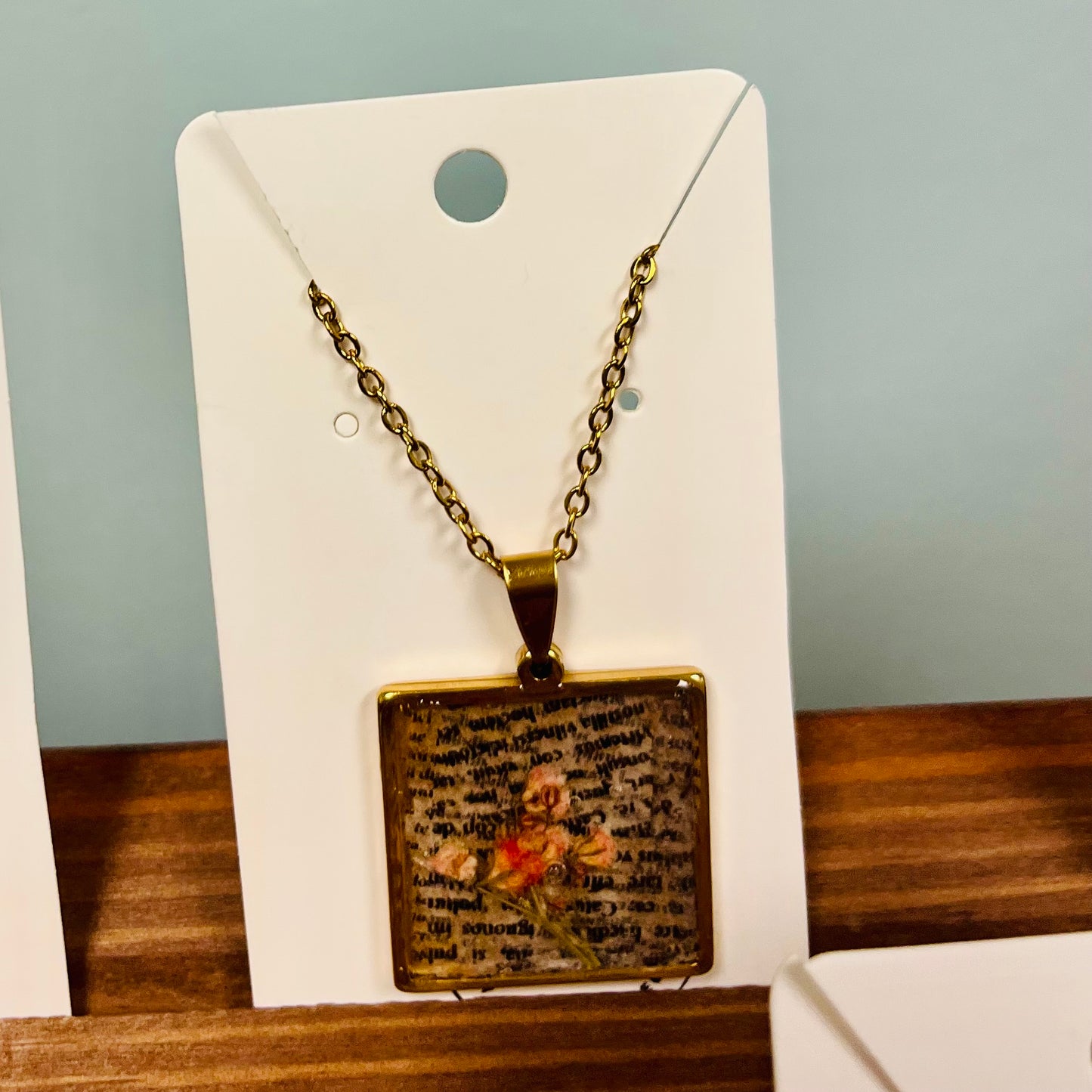 Teannscorner- Gold newspaper background pink pressed flower necklace