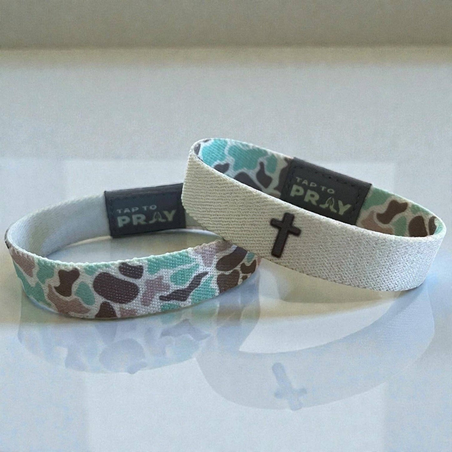 Versible - Tap To Pray® Wristband – River Rock Camo - Mint