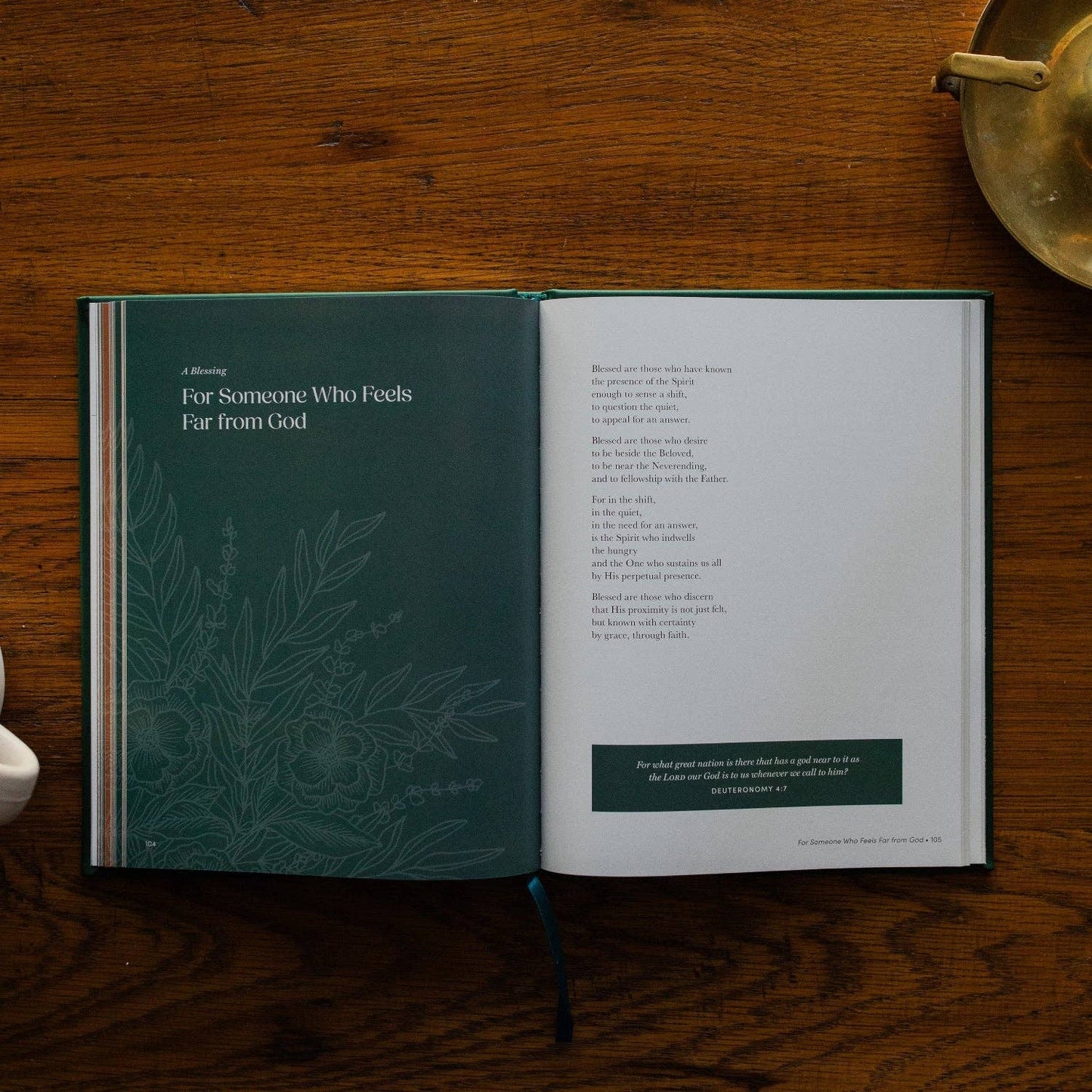 The Daily Grace Co - Draw Near to God: A Collection of Liturgies, Prayers, and Blessings