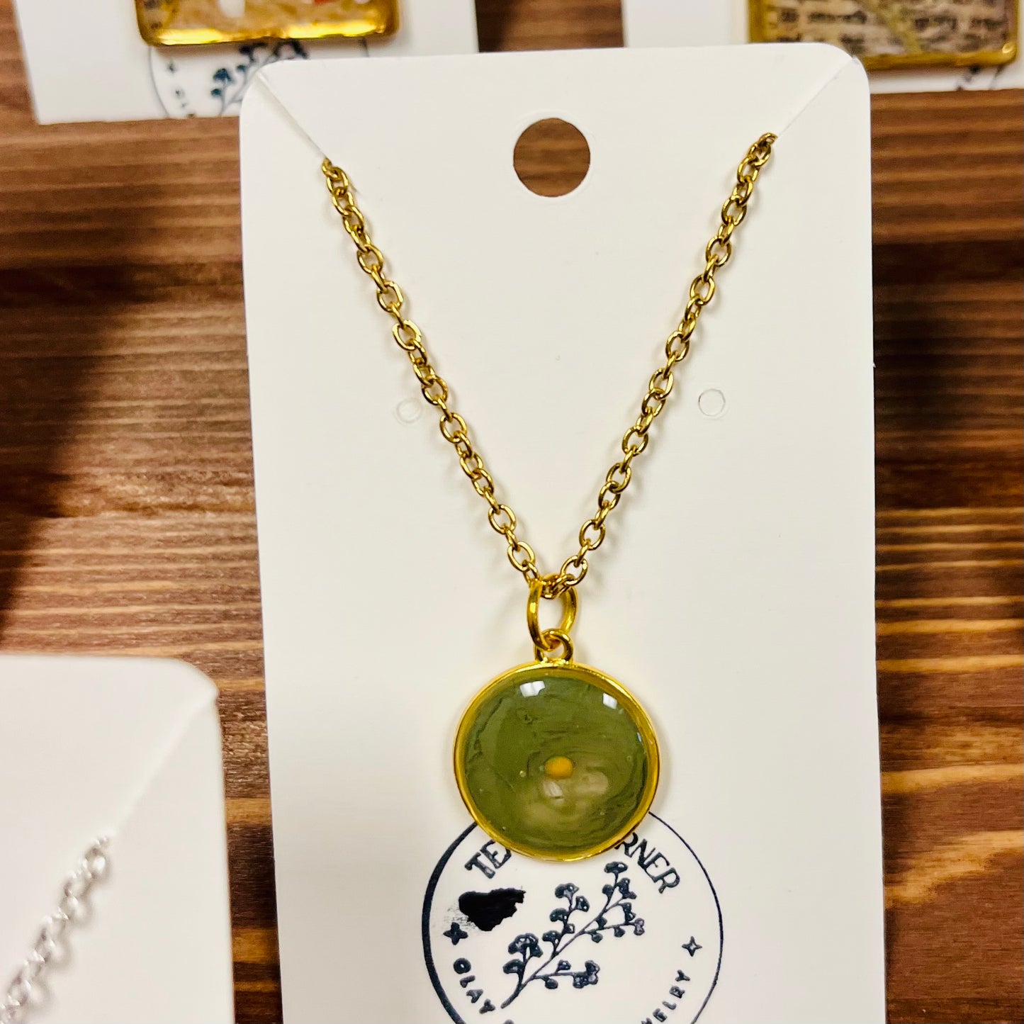 Teannscorner- Green Mustard Seed Gold Necklace