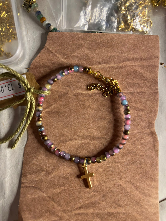 Teannscorner-Purple Pink Blue Gold Cross Beaded Bracelet $13