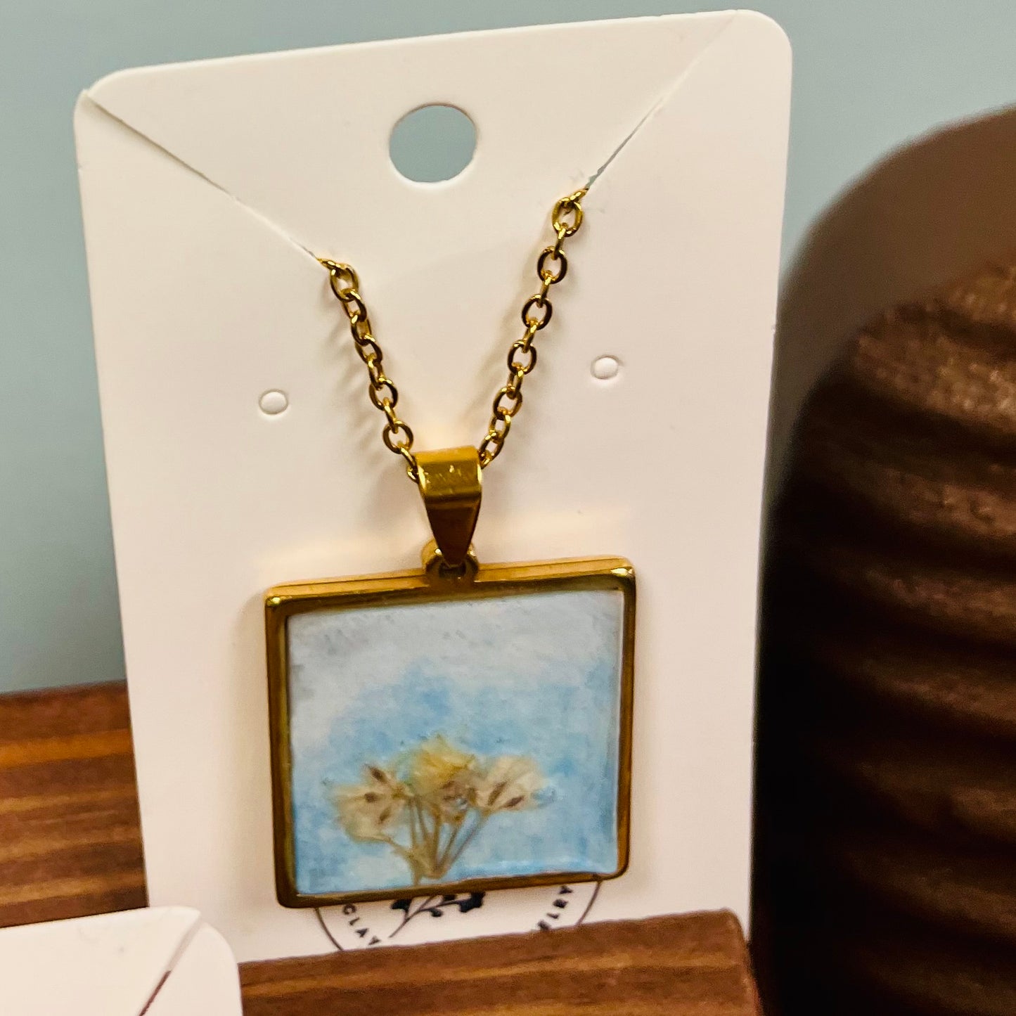 Teannscorner- Gold pressed flowers in clouds