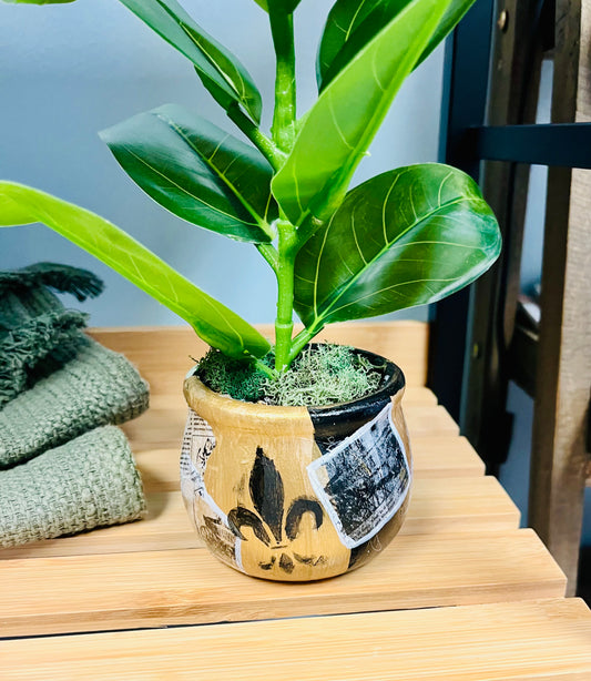 Teannscorner- Black and Gold Fluer de lis Artificial plant